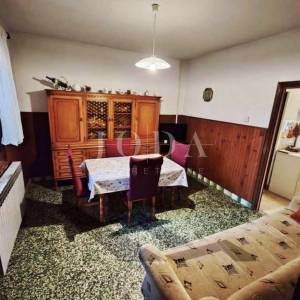 Barban, kuća s velikom okućnicom i pomoćnom zgradom