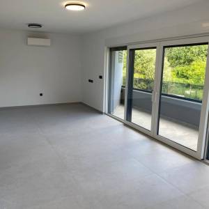 BAŠKA okolica - Dvosobni apartman s dva parkina mjesta, novogradnja