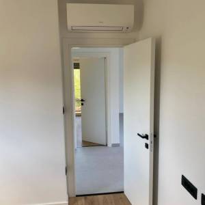 BAŠKA okolica - Dvosobni apartman s dva parkina mjesta, novogradnja