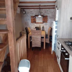 Betina, centar, kuća, 150m2, terasa