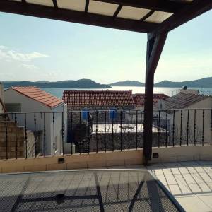 Betina, centar, kuća, 150m2, terasa