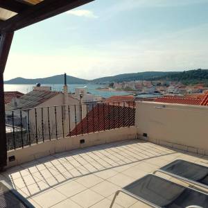 Betina, centar, kuća, 150m2, terasa