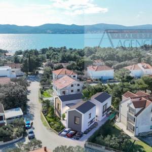Biograd na moru građevinsko zemljište 756 m2 dozvola za 3 stana - novo