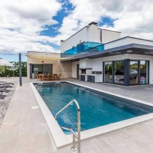 Blizina grada Poreča, samostojeća nova kuća za odmor. 20 km do grada Rovinja.