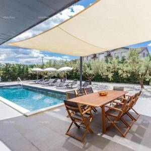 Blizina grada Poreča, samostojeća nova kuća za odmor. 20 km do grada Rovinja.