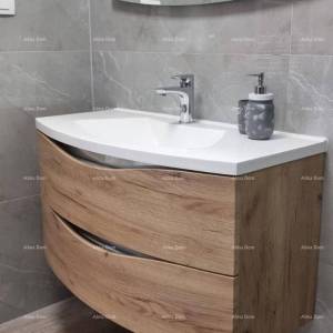 Blizna grada Svetvinčenat. Dvojna kuća okružena zelenilom.