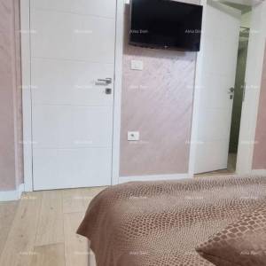 Blizna grada Svetvinčenat. Dvojna kuća okružena zelenilom.