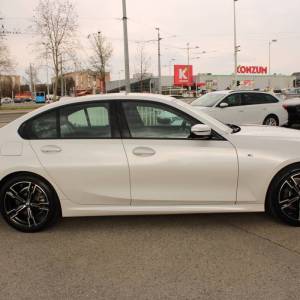BMW serija 3 318i AUTOMATIK M paket *LED, NAVIGACIJA, KAMERA*