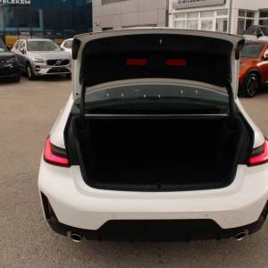 BMW serija 3 318i AUTOMATIK M paket *LED, NAVIGACIJA, KAMERA*