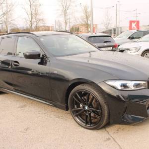 BMW serija 3 Touring 320d xDrive M paket *HEAD UP, LED, KAMERA*