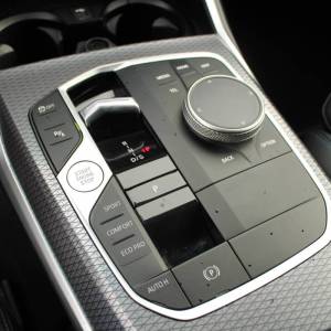 BMW serija 3 Touring 320d xDrive M paket *HEAD UP, LED, KAMERA*