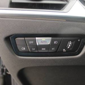 BMW serija 3 Touring 320d xDrive M paket *HEAD UP, LED, KAMERA*