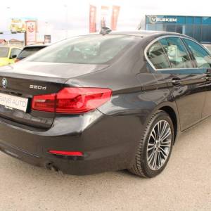 BMW serija 5 520d xDrive Sportline *LED, NAVIGACIJA, KAMERA*