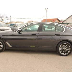 BMW serija 5 520d xDrive Sportline *LED, NAVIGACIJA, KAMERA*
