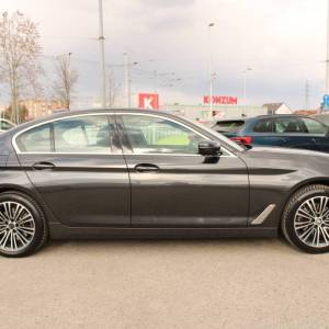 BMW serija 5 520d xDrive Sportline *LED, NAVIGACIJA, KAMERA*