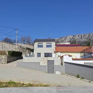 Bribir - Obnovljena kamena kuća s bazenom