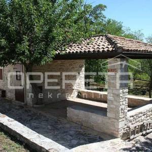 Buje, Kaštel - imanje 1909 m2 s ugostiteljskom namjenom i smještajem