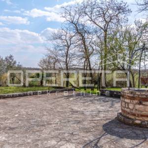 Buje, Kaštel - imanje 1909 m2 s ugostiteljskom namjenom i smještajem