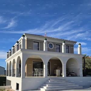 Buje, Luksuzna vila s bazenom