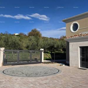 Buje, Luksuzna vila s bazenom