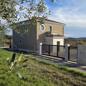 Buje, Luksuzna vila s bazenom