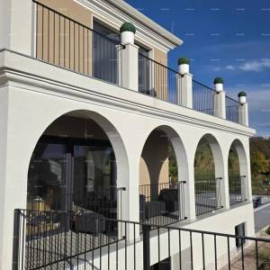 Buje, Luksuzna vila s bazenom