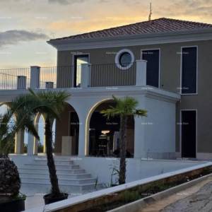 Buje, Luksuzna vila s bazenom