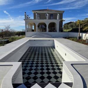 Buje, Luksuzna vila s bazenom