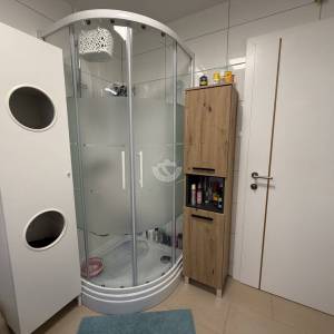 Crikvenica, 3-soban- dvoetažni stan  78 m2, pogled na More