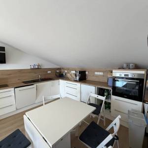 Crikvenica, 3-soban- dvoetažni stan  78 m2, pogled na More