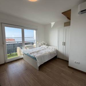 Crikvenica, 3-soban- dvoetažni stan  78 m2, pogled na More