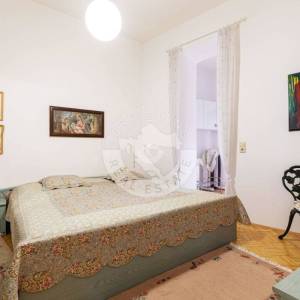 Crikvenica, Kuća 498 m2, tri Stana Apartmana jedan stan i dva poslovna prostora