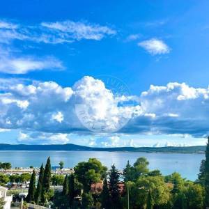 Crikvenica, Kuća 498 m2, tri Stana Apartmana jedan stan i dva poslovna prostora