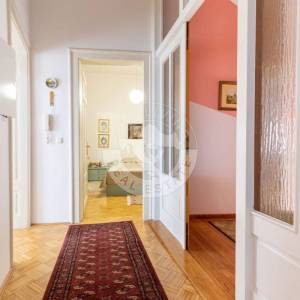 Crikvenica, Kuća 498 m2, tri Stana Apartmana jedan stan i dva poslovna prostora