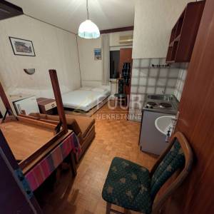 Crikvenica, samostojeća kuća sa 6 stanova