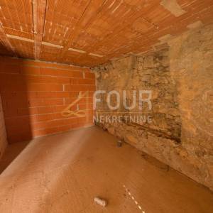 Crikveničko zaleđe, Grižane, dvije etaže, stan + konoba, vrt