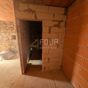 Crikveničko zaleđe, Grižane, dvije etaže, stan + konoba, vrt