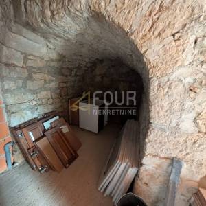 Crikveničko zaleđe, Grižane, dvije etaže, stan + konoba, vrt