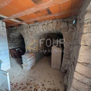 Crikveničko zaleđe, Grižane, dvije etaže, stan + konoba, vrt