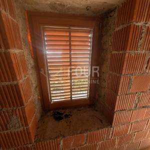 Crikveničko zaleđe, Grižane, dvije etaže, stan + konoba, vrt