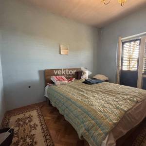 Drenova, kuća s dva stana, dodatnim prostorom i garažom