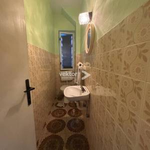 Drenova, kuća s dva stana, dodatnim prostorom i garažom