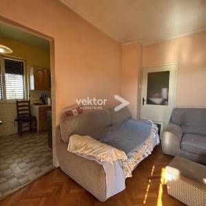 Drenova, kuća s dva stana, dodatnim prostorom i garažom