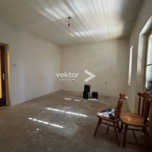 Drenova, kuća s dva stana, dodatnim prostorom i garažom