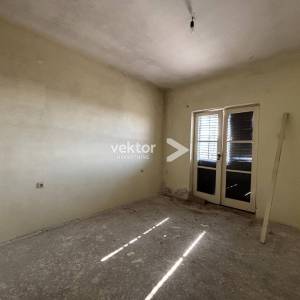 Drenova, kuća s dva stana, dodatnim prostorom i garažom