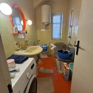 Drenova, kuća s dva stana, dodatnim prostorom i garažom