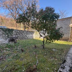 Drenova, kuća s dva stana, dodatnim prostorom i garažom