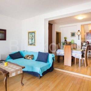 Dugi Rat, Jesenice, prodaja stan 80 m2 + terasa 24 m2