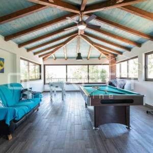 Dugopolje: prostrana vila s bazenom i garažom