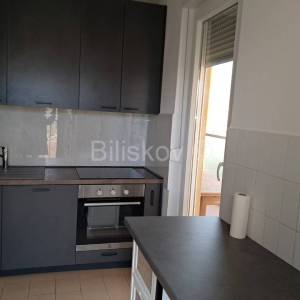 Dugoročan najam 3 sobe studenti Mertojak Split